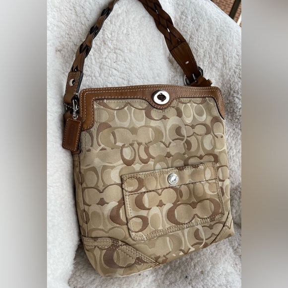 Coach Chelsea Optic Signature Hobo Handbag Tan Brown 10990 - Picture 3 of 15